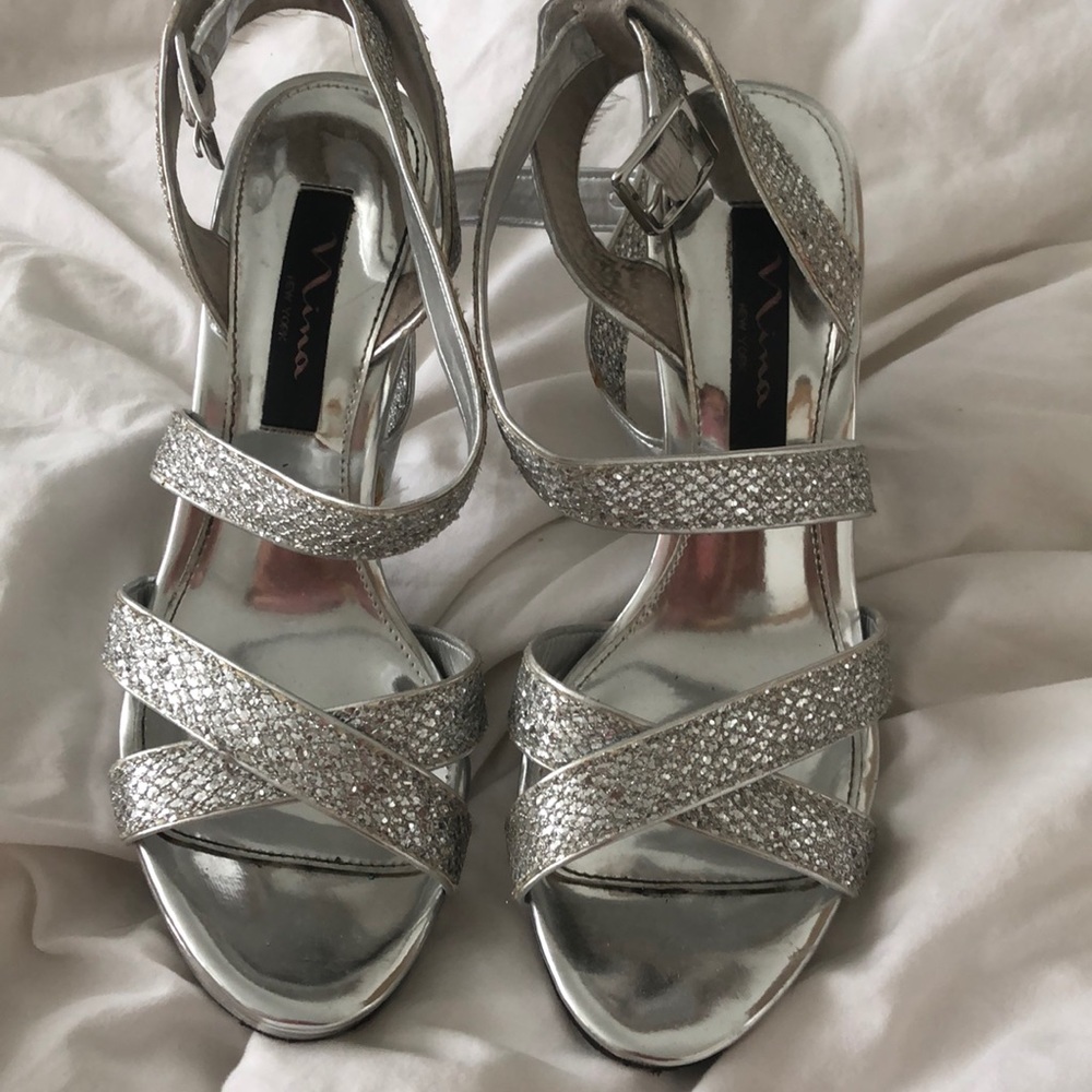 NINA NEW YORK silver metallic heels size 7 worn 1x
